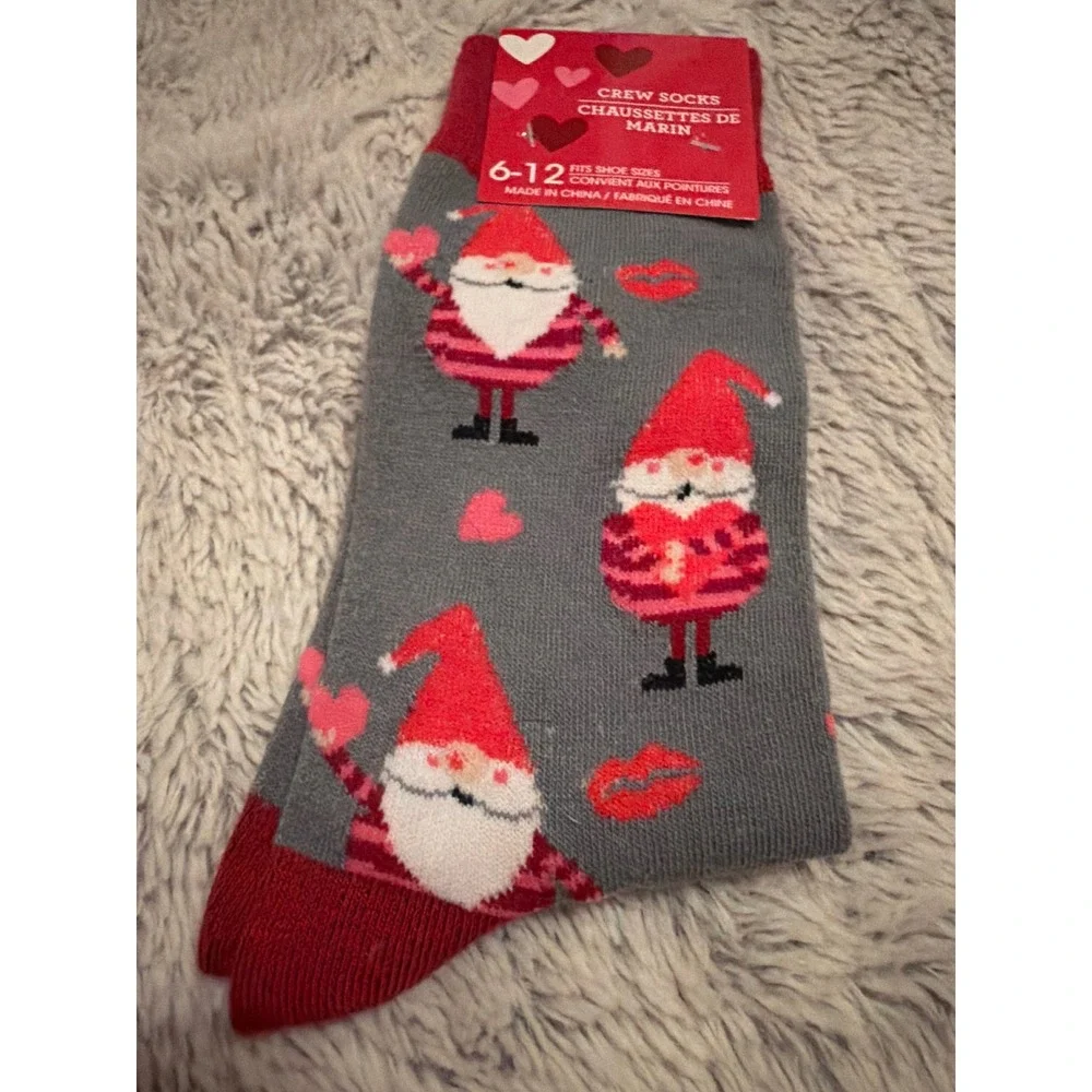 Valentine's Day Crew Socks Gnome Hearts‎ Fits Size 6-10 NEW